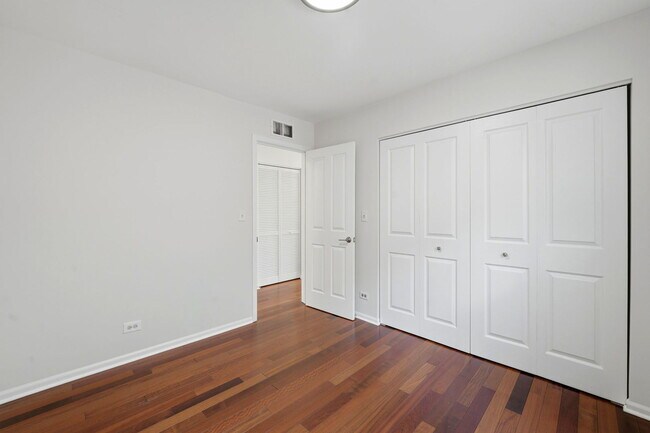 Building Photo - 1156 N Howe St