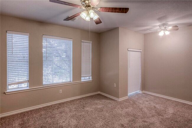 Building Photo - 19223 Twin Buttes Dr