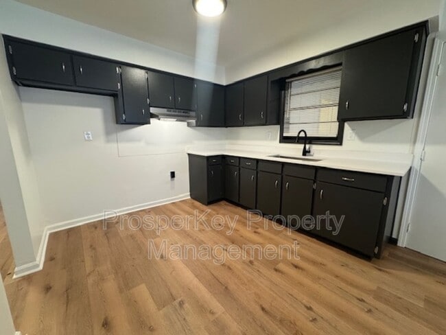 Building Photo - 6311 Bradshaw Dr