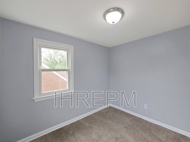 Building Photo - 315 S Southampton Ave