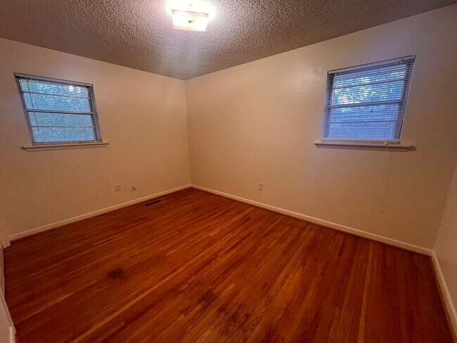 Building Photo - 6709 Sandpiper Dr