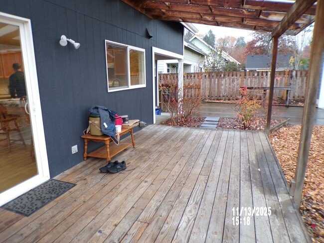 Building Photo - Charming house close to parks