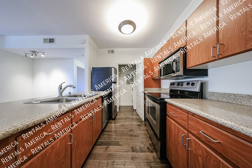 Building Photo - 5302 E Van Buren St