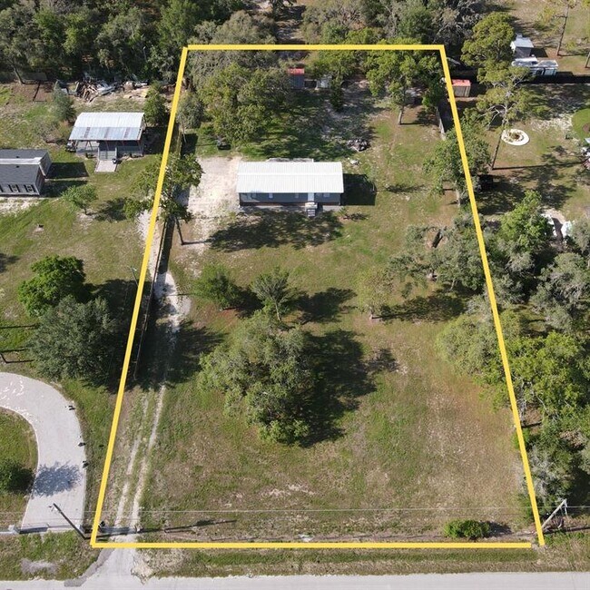 Building Photo - 17524 Medley Ave