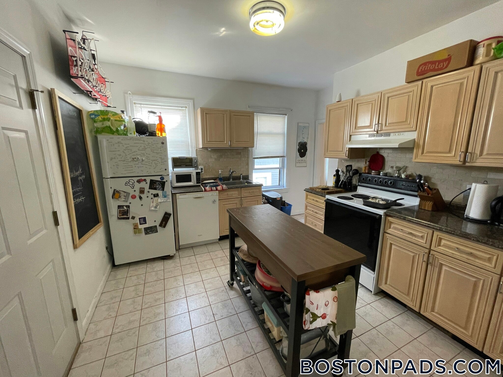 Building Photo - 66 Brooks St