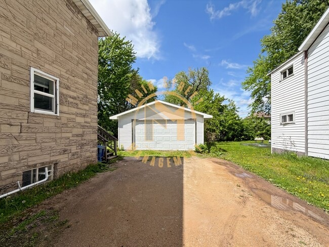 Building Photo - 316 2nd St