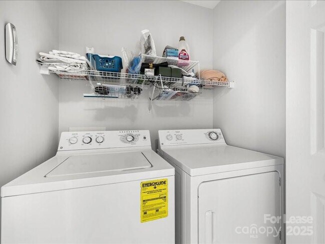 Building Photo - 10436 Winslet Dr