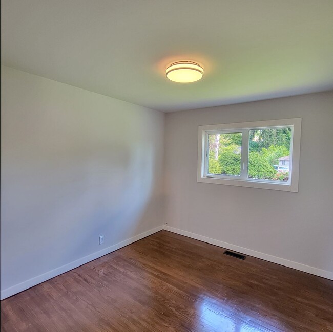 Building Photo - Rambler 3br / 1.5bath in Bow Lake of Seatac
