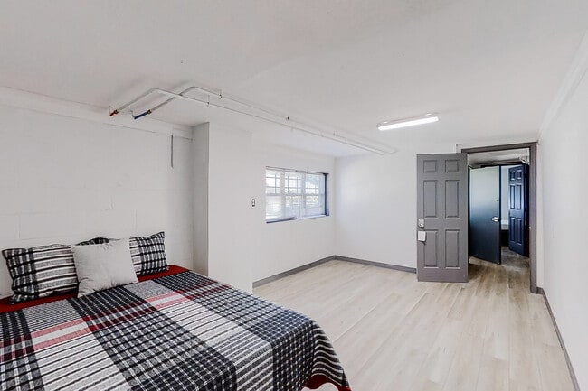 Building Photo - 1395 Stoneham Ct