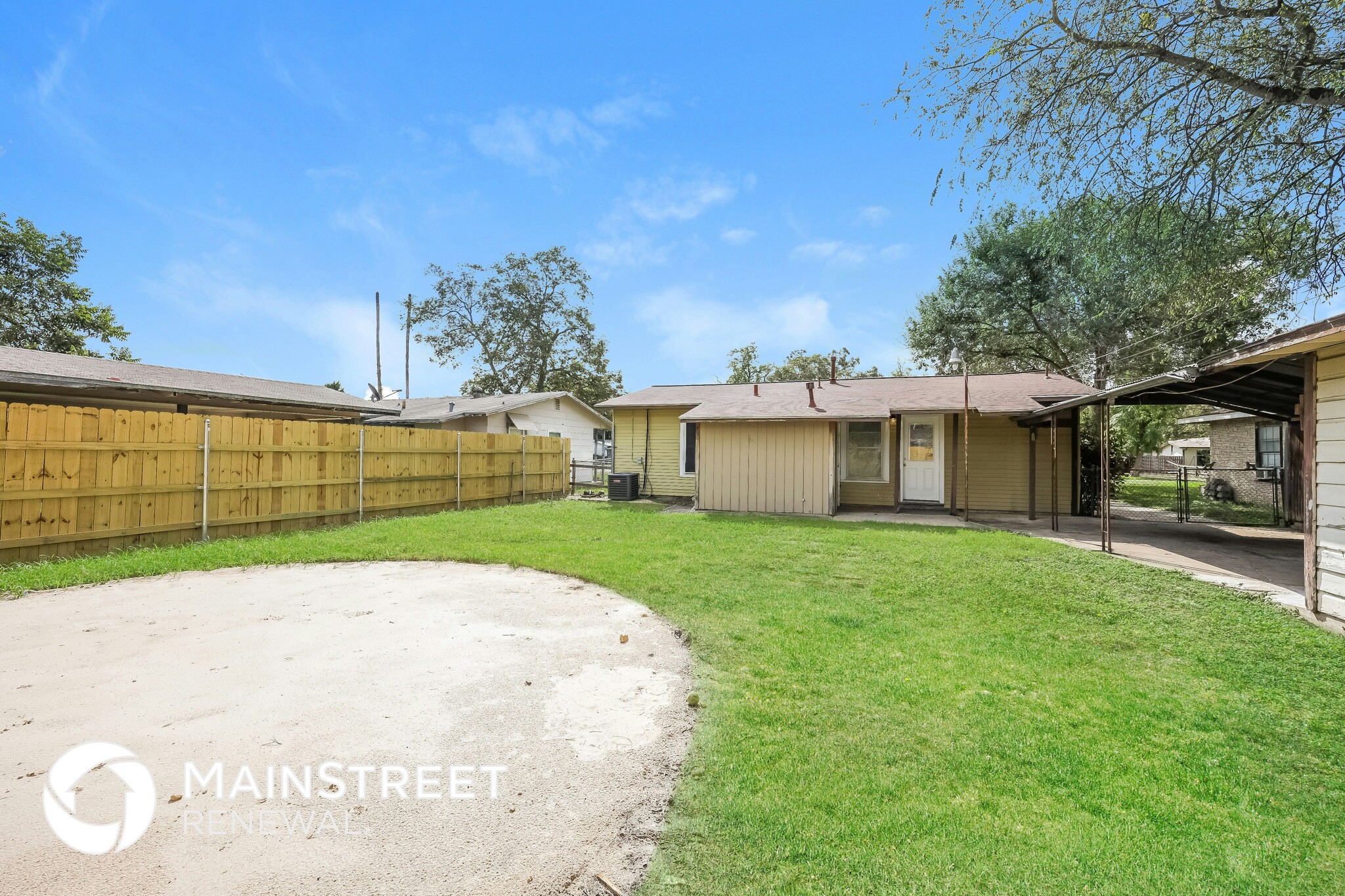 Building Photo - 351 E Amber St