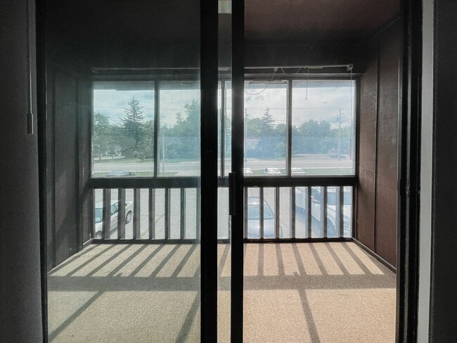 Building Photo - Spacious 2 Bedroom!