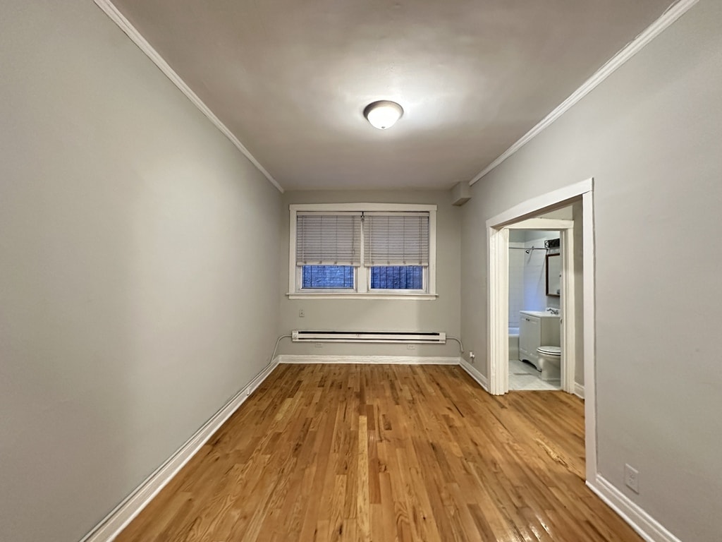 Building Photo - 515 W Melrose St