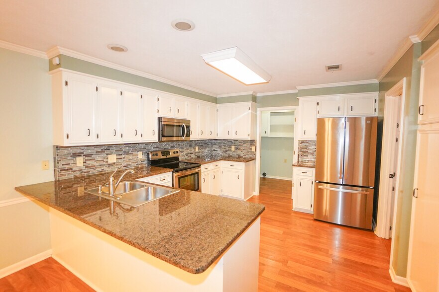 Building Photo - 325 Mockingbird Ln