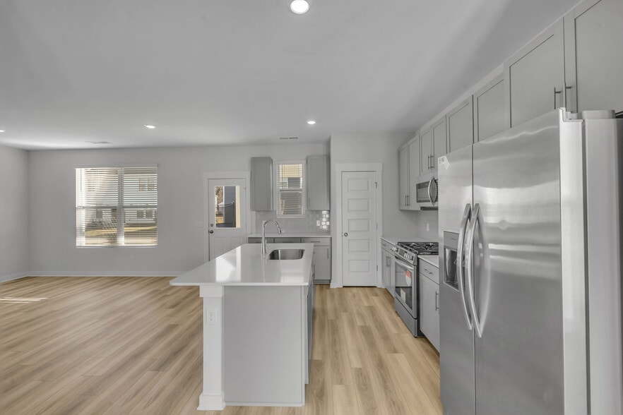 Building Photo - 361 Euclid Dr