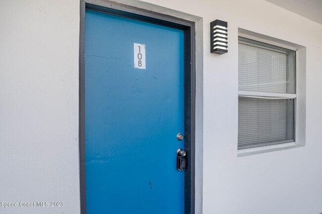 Building Photo - 115 Seminole Ave W