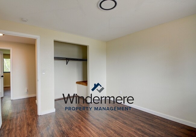 Building Photo - 3-bedroom, 2.5-bathroom With Private Beach Access