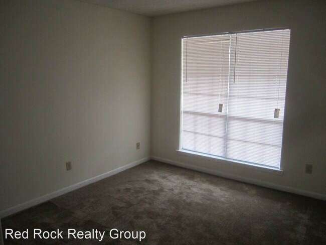 Building Photo - 1639 11th Pl S