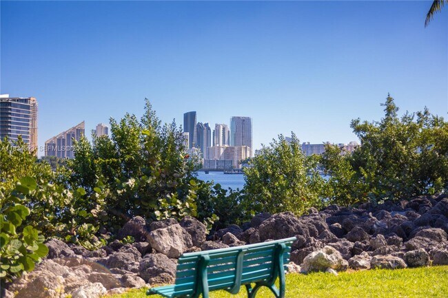 Building Photo - 3255 NE 184th St