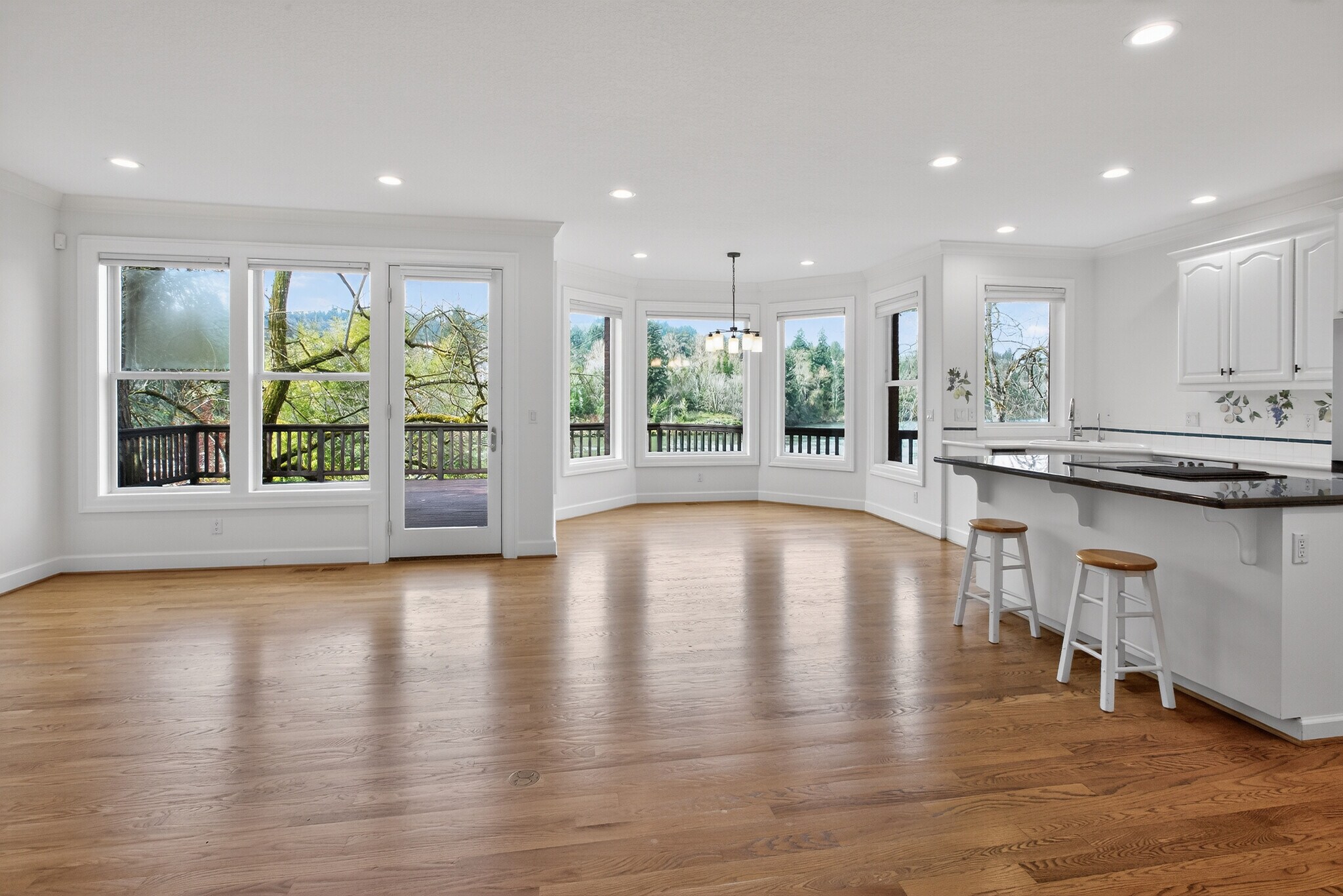 Building Photo - 1645 SE Oak Shore Ln