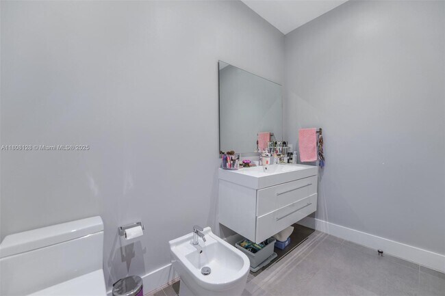 Building Photo - 7940 SW 58th Ct