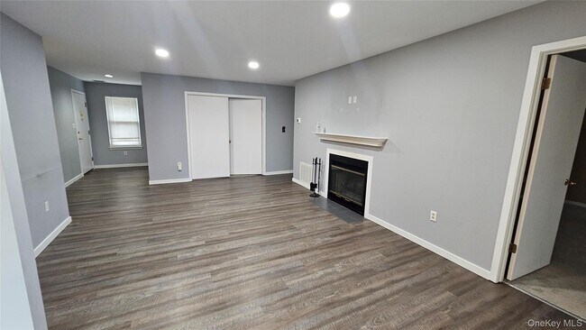 Building Photo - 806 Lenox Rd