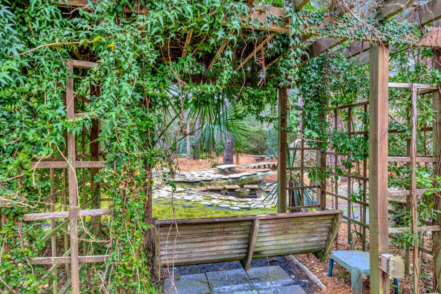 Building Photo - 11 Tillinghast Cir