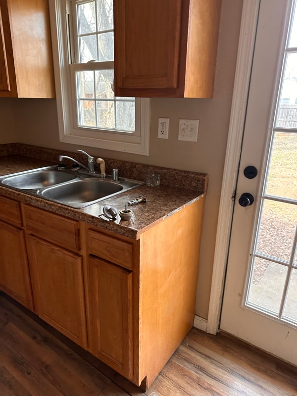 Building Photo - 8403 Robin Hill Dr