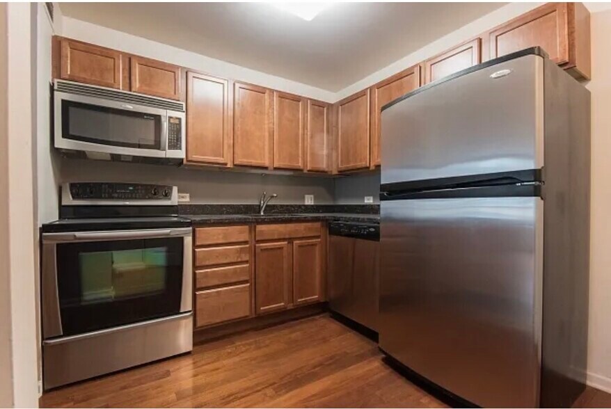 Building Photo - 222 E Pearson St