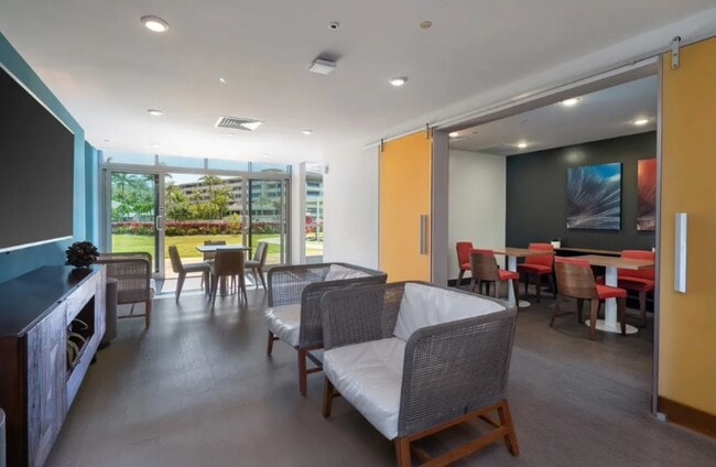 Building Photo - 7000 Hawaii Kai Dr