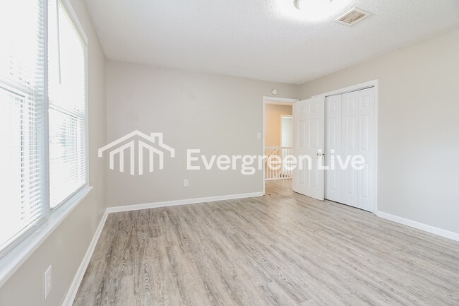 Building Photo - 614 Pine Hill Dr