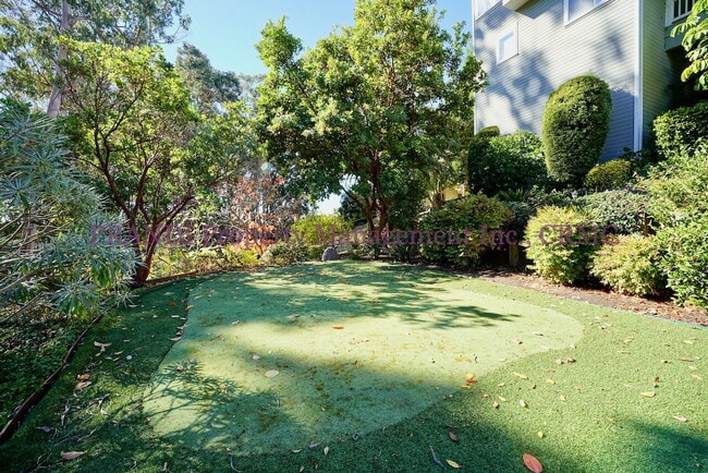 Building Photo - Exclusive Home in Gated Community!