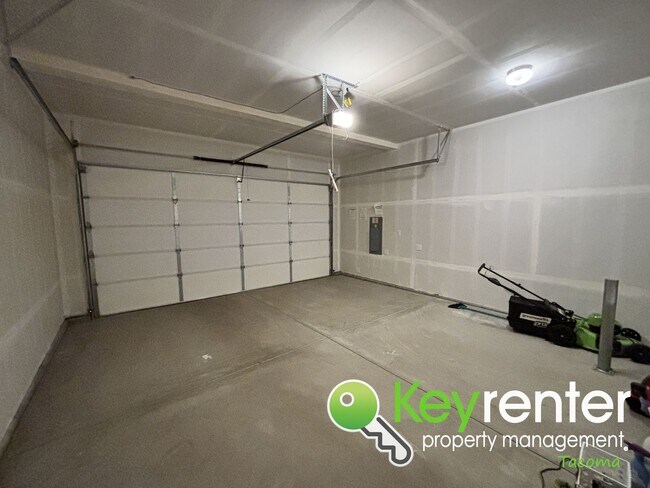 Building Photo - Beautiful 4 Bedroom 2.5 Bathroom Tacoma Home for Rent in Secluded Community!