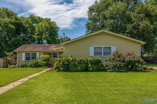 Primary Photo - 904 SE Chatterson Rd
