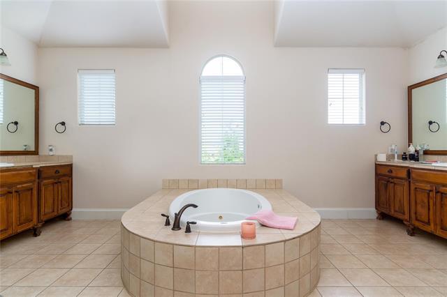 Building Photo - 2635 Villa Di Lago Dr