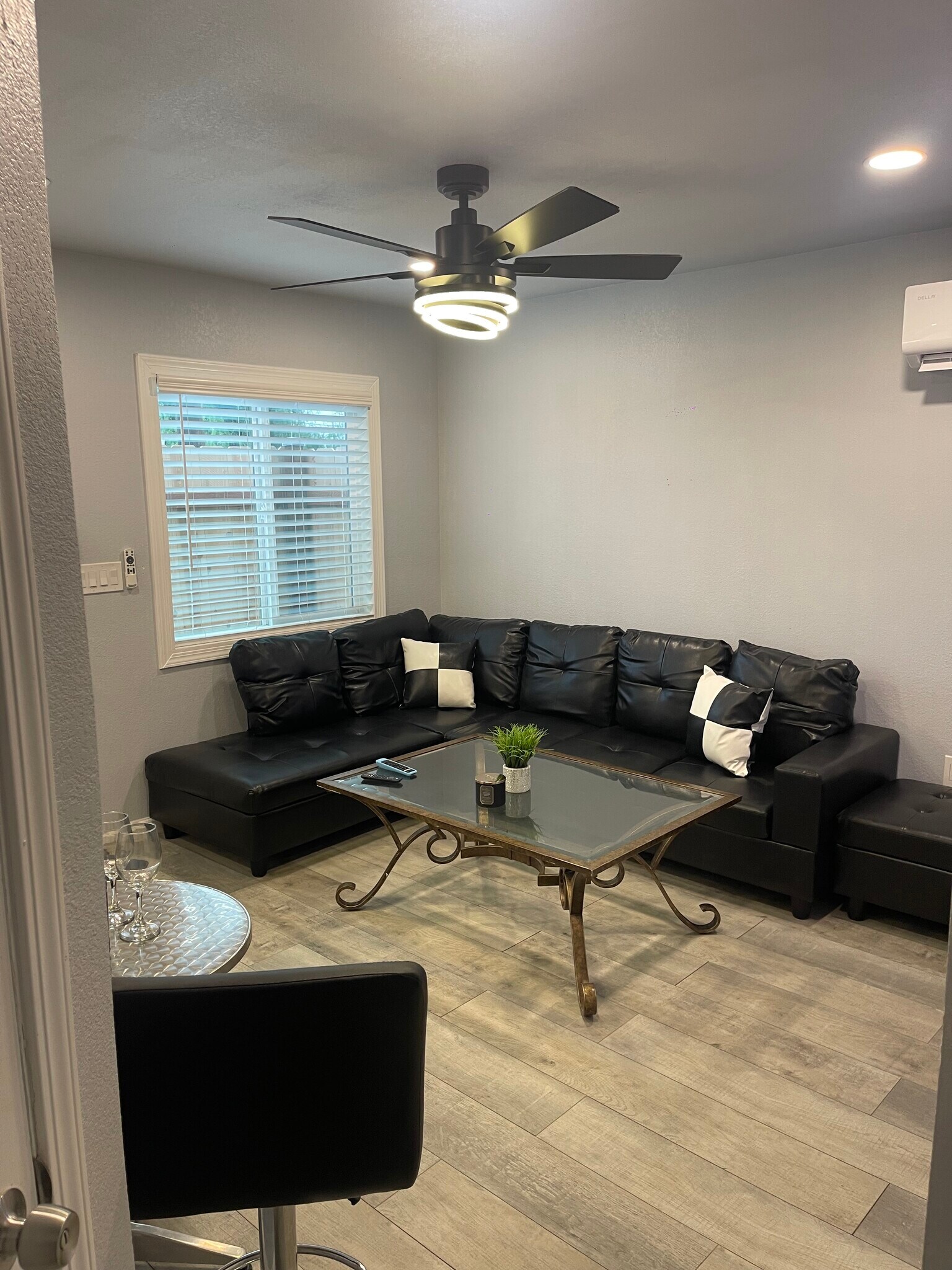 Building Photo - 2529 Crommelin Ave