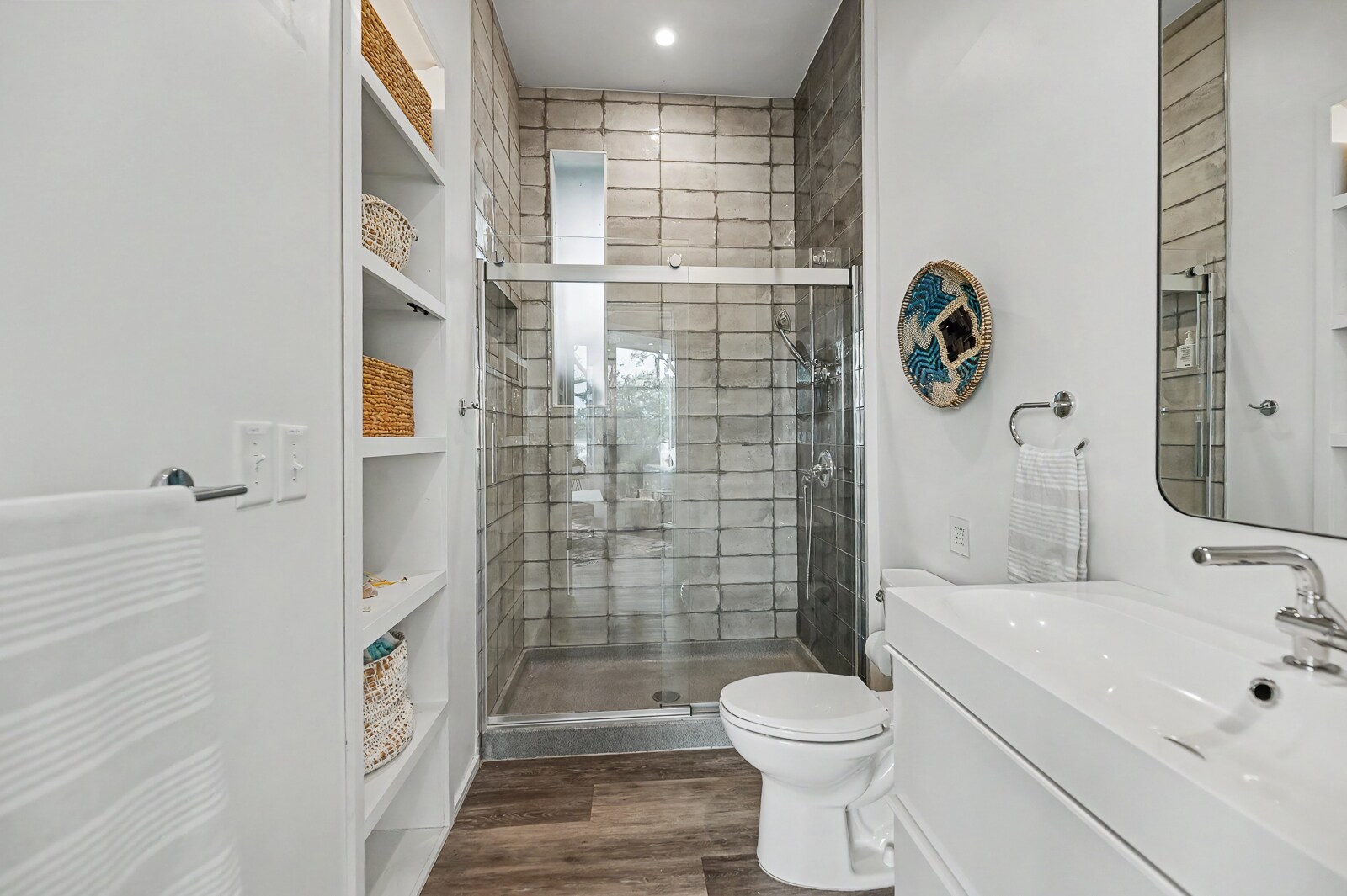 Main Level Bathroom - 2179 Sol Legare Rd
