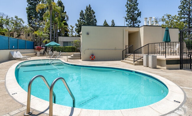 Building Photo - 11260 Overland Ave