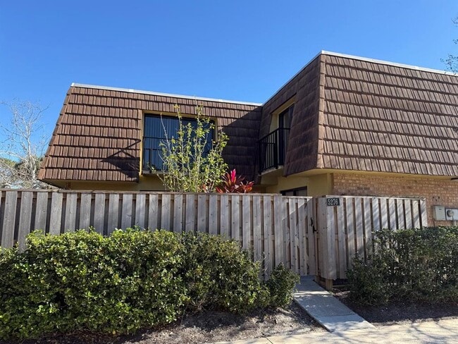 Building Photo - 5276 Middle Ct