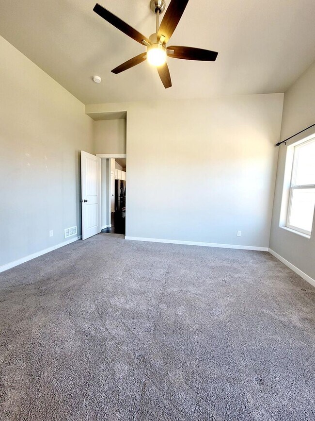 Building Photo - 7376 Peachleaf Dr