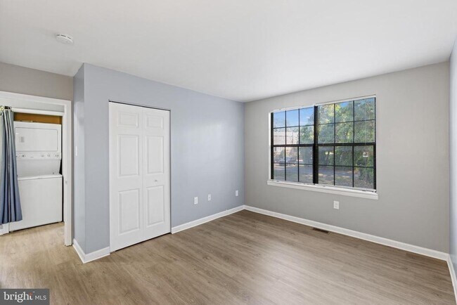 Building Photo - 348 Woodlawn Terrace