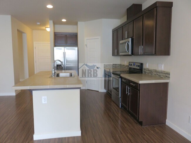 Building Photo - Stunning 3 bd House located in a Gated Community of Puyallup!