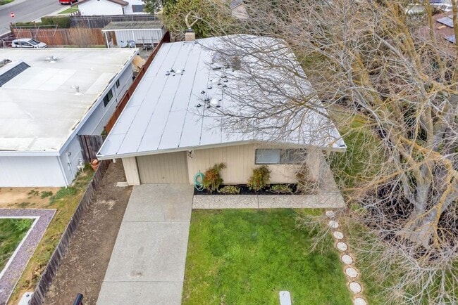 Building Photo - Affordable 2bed/2bath in South Woodland