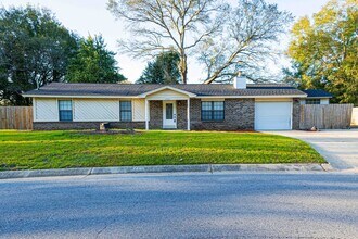 Building Photo - Charming 3-Bedroom Home with In-Ground Poo...
