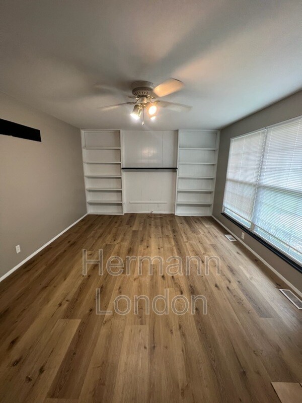 Building Photo - 750 Blackbird Dr
