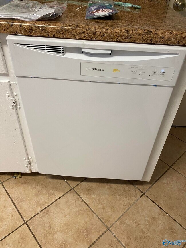 Building Photo - 1512 Oakwood Ave NE