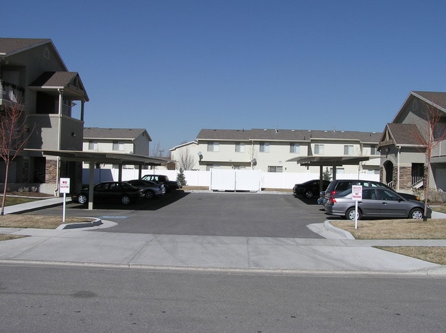 Building Photo - 541 E Rosewood Way S
