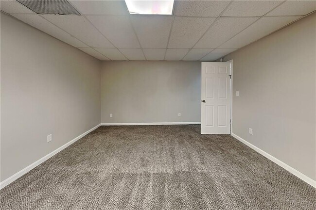 Building Photo - 58 Greenway Dr