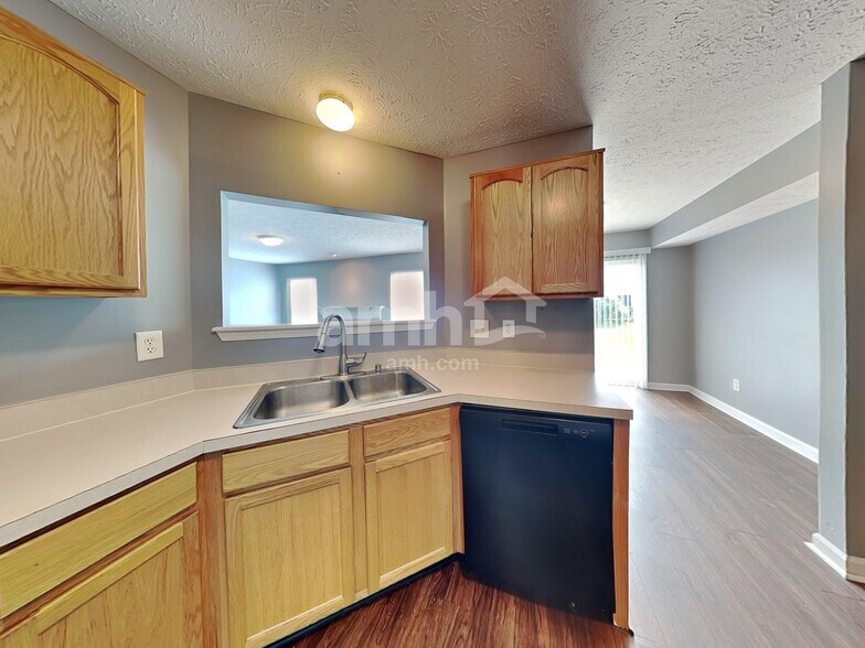 Building Photo - 16705 Greensboro Dr