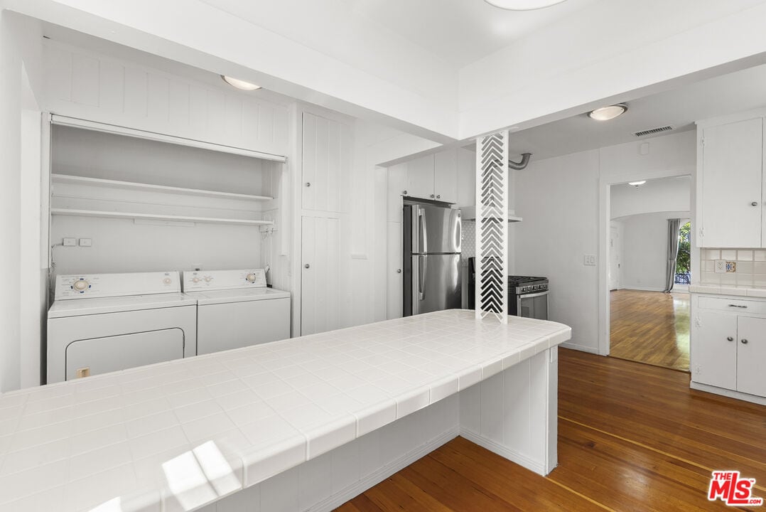 Building Photo - 515 N Kings Rd