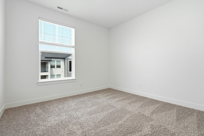 Building Photo - 858 Coulsen Dr